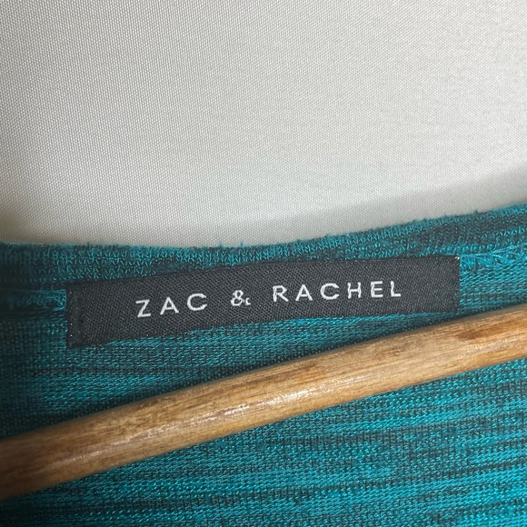 Zac & Rachael Green Long Sleeve Top Size XL - Picture 2 of 4